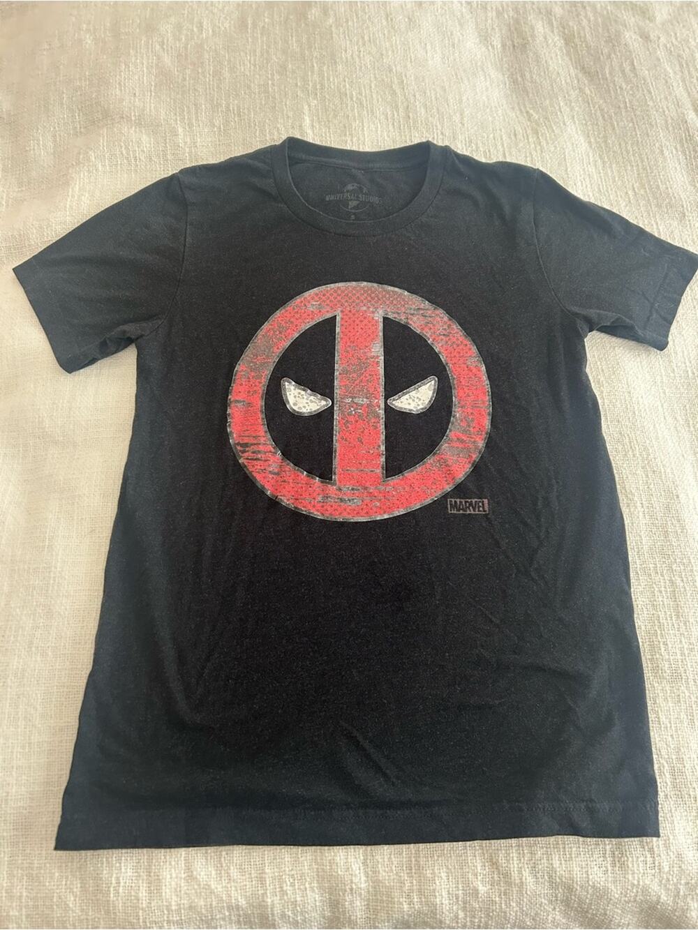 Universal Studios Marvel Deadpool Logo Graphic T Shirt Adult Small Black